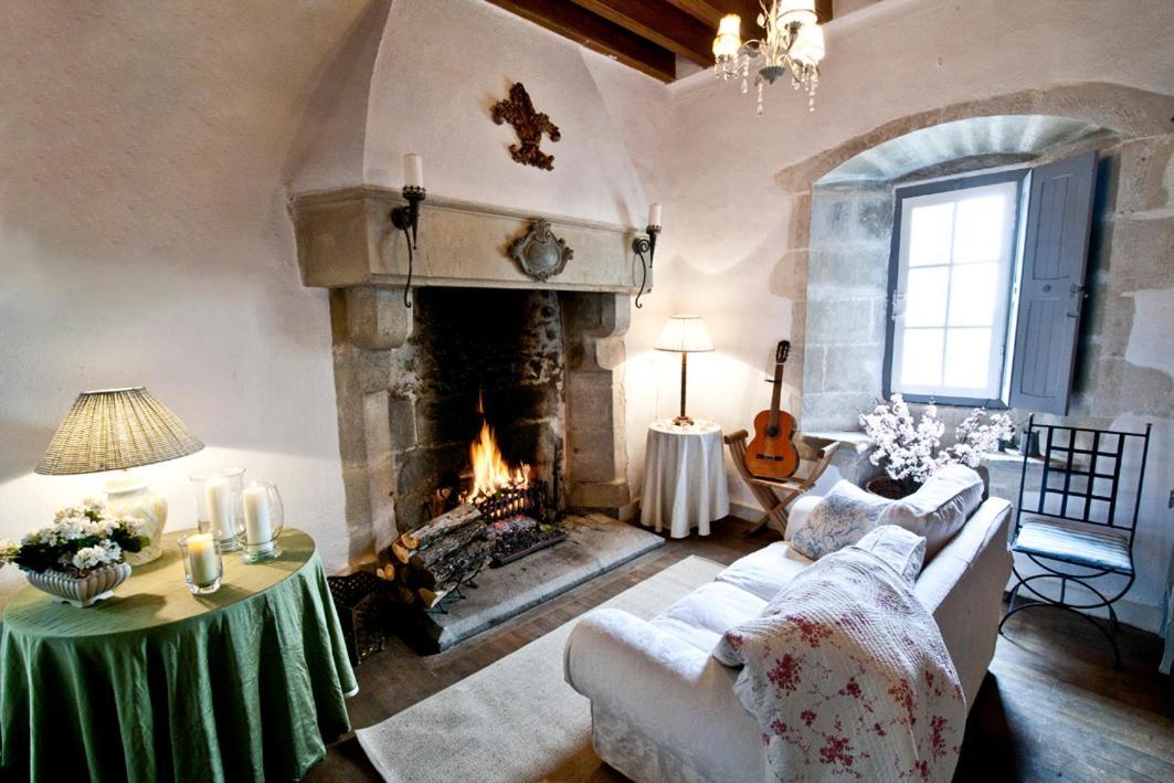 Bed and Breakfast 14Th Century Priory In Pressigny Pressigny  Экстерьер фото