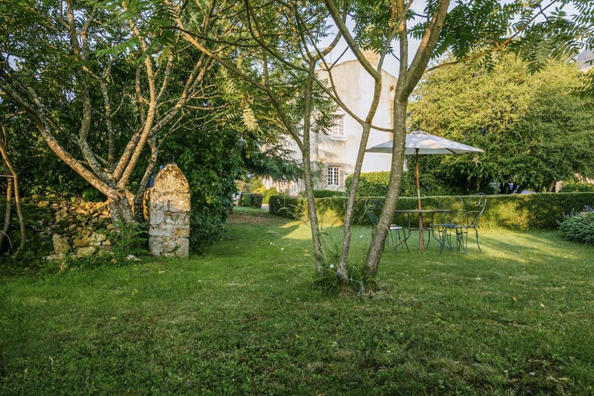 Bed and Breakfast 14Th Century Priory In Pressigny Pressigny  Экстерьер фото
